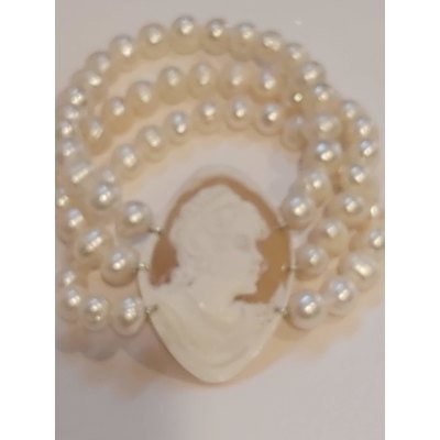  Bracciale in perle vere tre giri con cammeo vero