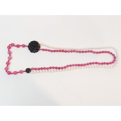  Collana due fili in radice di rubino e  con rosa in onice