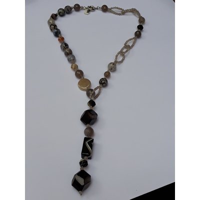  Collana in agata muschiata grigio-nera, chiusura moschettone argentato