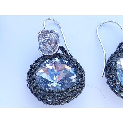  Completo montato in uncinetto, orecchini e ciondolo con cristallo Swarovski, montatura a buco in argento