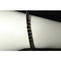 Bracciale con zirconi neri incastonati con graffette