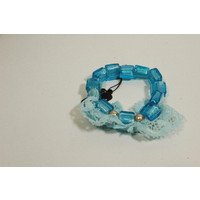 Bracciale elastico in vetro colore turchese,perle e pizzo