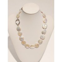 Collana in perle vere scaramazze piatte, chiusura in argento ad anello